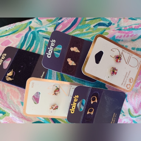 Five pair Claire's earrings - Picture 1 of 1